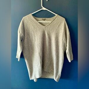 Pure Amici Cashmere Minimalist Luxury Gray V-Neck Women's Sweater, small